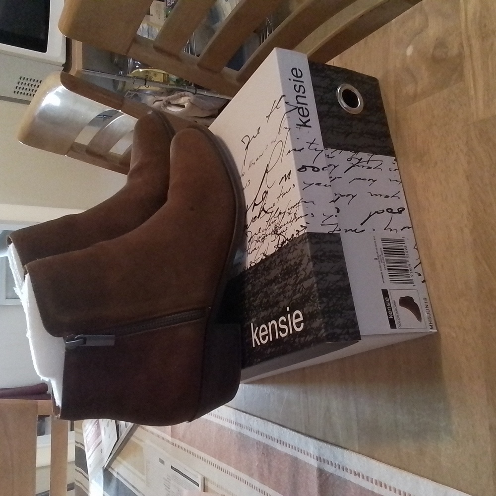 KENSIE Brown Suede